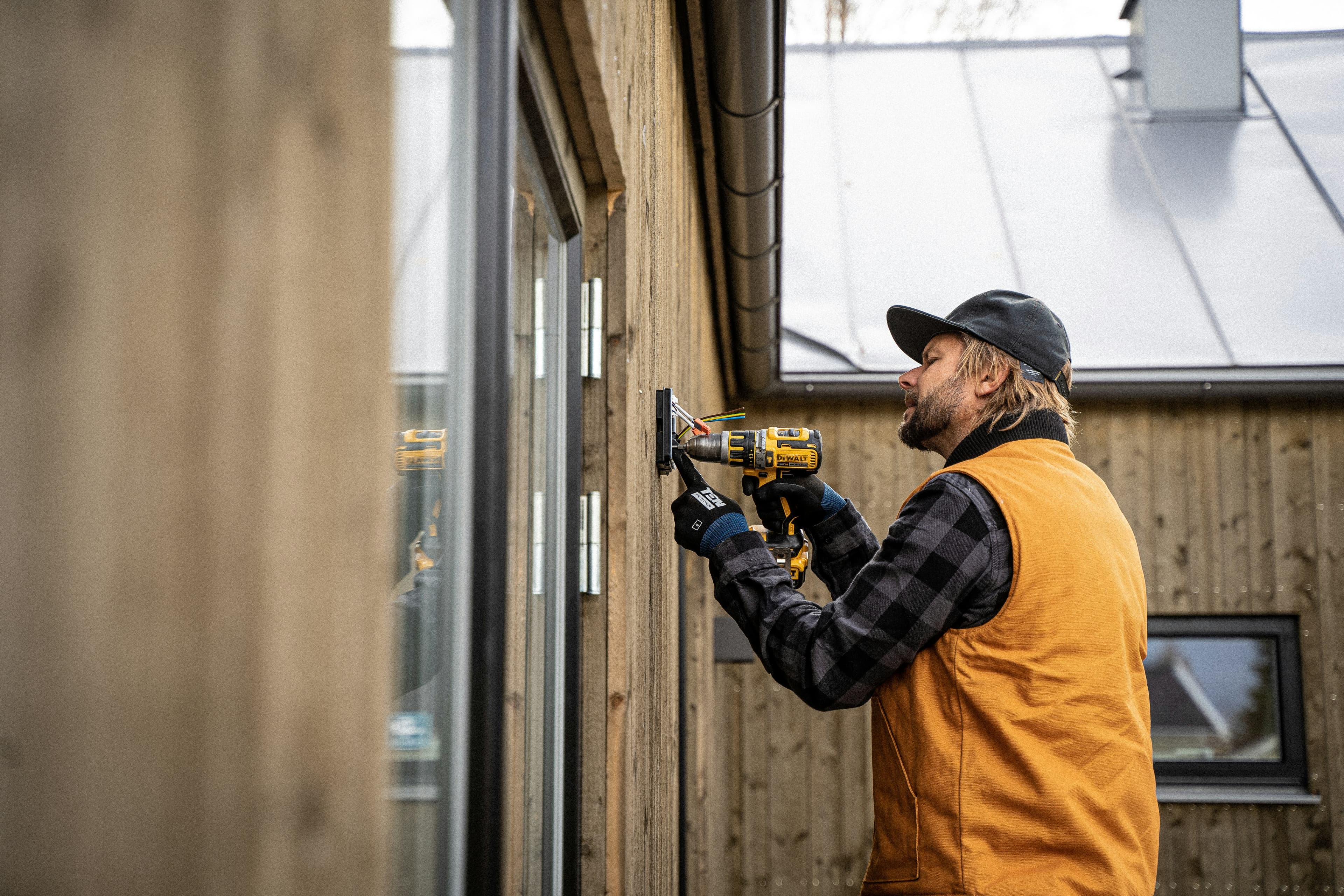 Carpenter with cordless drill